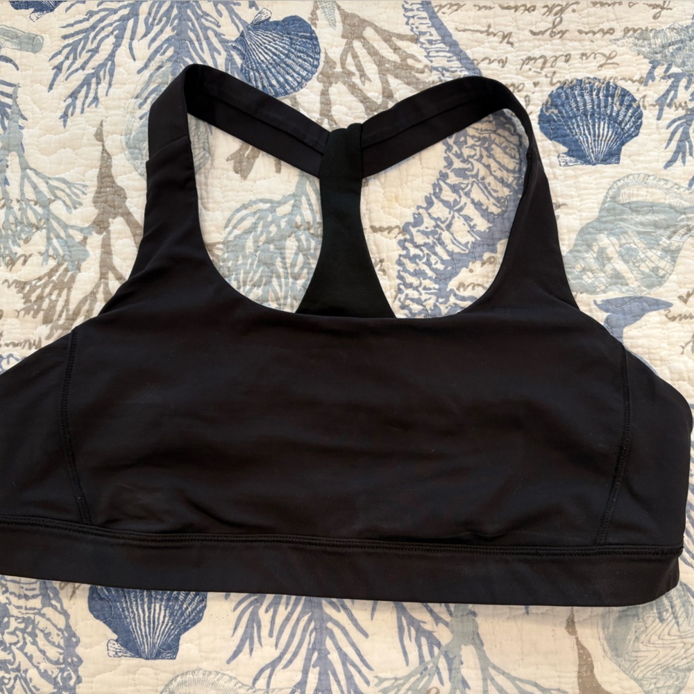 Black Women's Lululemon Sports Bra